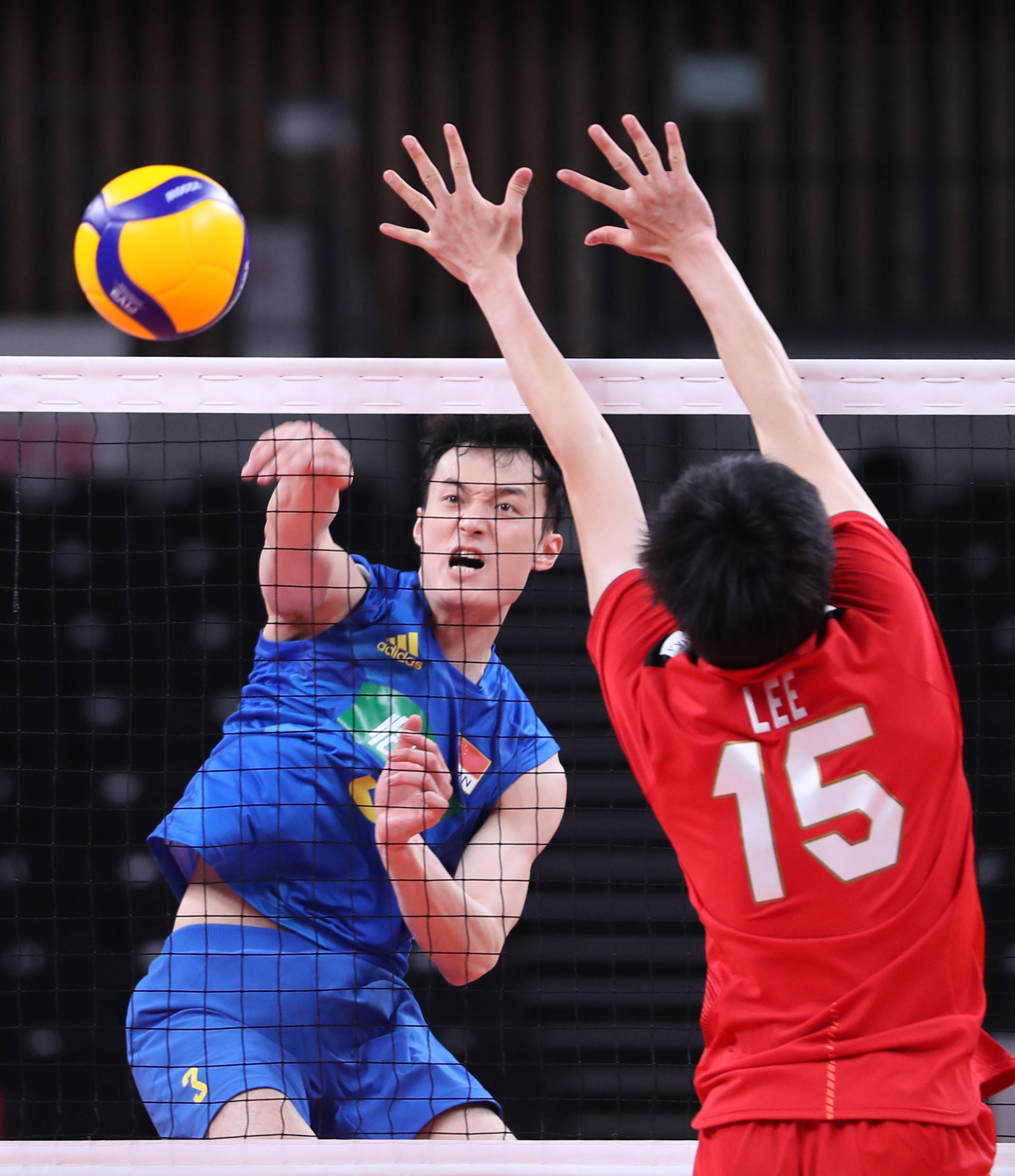 Đội tuyển bóng chuyền nam Trung Quốc giữ vững ngôi đầu bảng