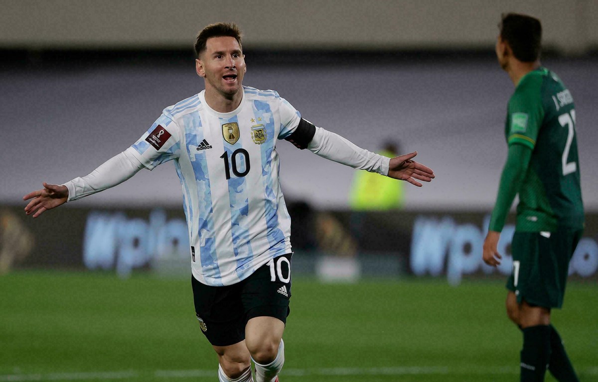 Lionel Messi lập hatrick cho tuyển Argentina
