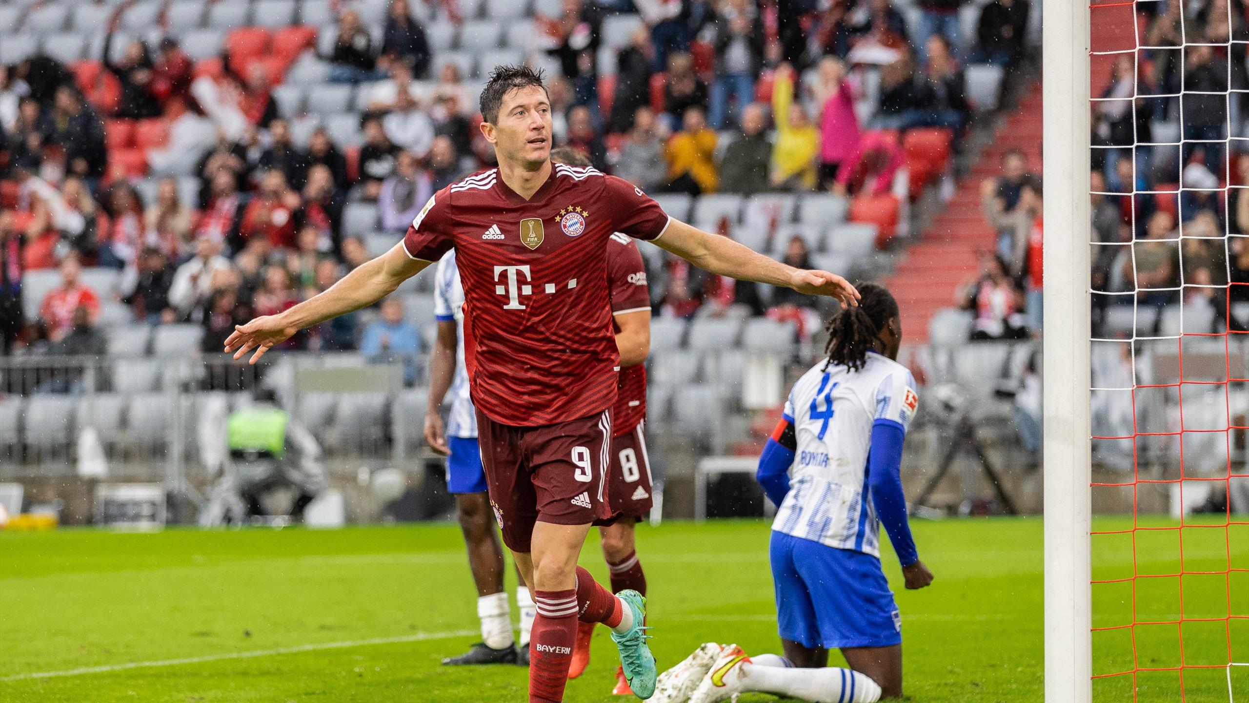 Robert Lewandowski tỏa sáng trong trận đối đầu giữa Bayern Munich và Hertha Berlin