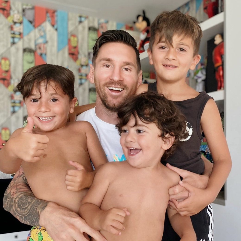 Học phí ba cậu con trai nhà Messi lên đến 140.000 euro mỗi năm
