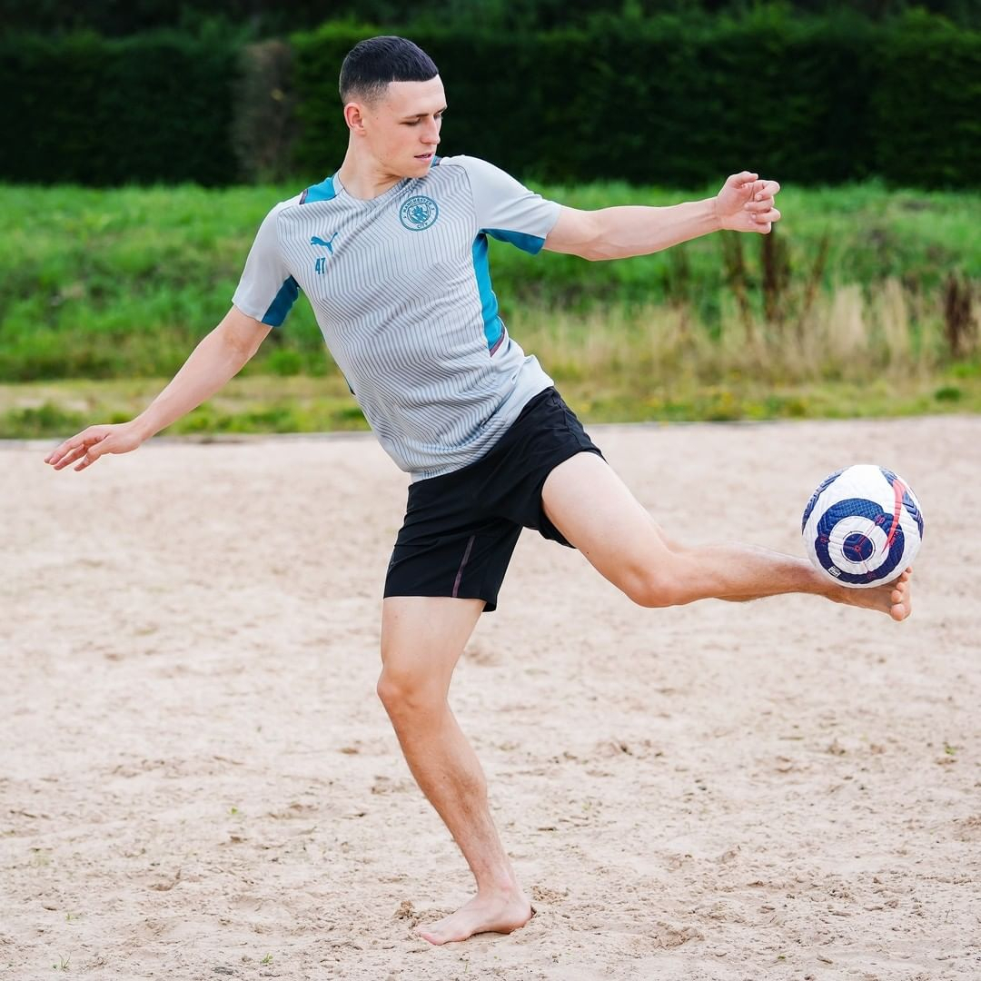 Phil Foden tăng cường phục hồi chấn thương bằng tập luyện trên cát