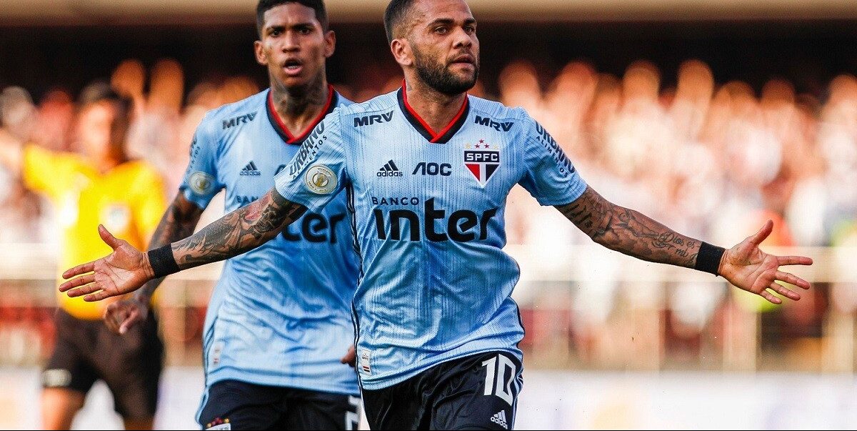 Hậu vệ 38 tuổi Dani Alves chính thức rời Sao Paulo