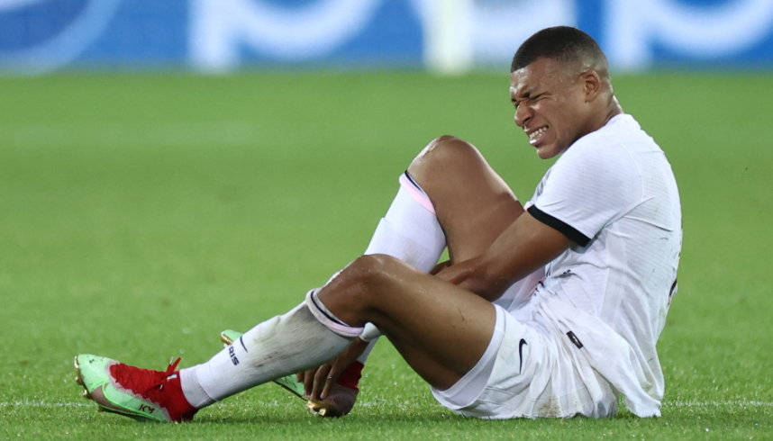 PSG đau đầu khi Mbappe gặp chấn thương nghiêm trọng