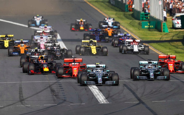 20 vòng đua đầu tiên: Verstappen dẫn đầu, bỏ lại Hamilton và Bottas phía sau