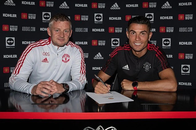 Siêu sao người Bồ Đào Nha Cristiano Ronaldo chính thức ký hợp đồng với Man United